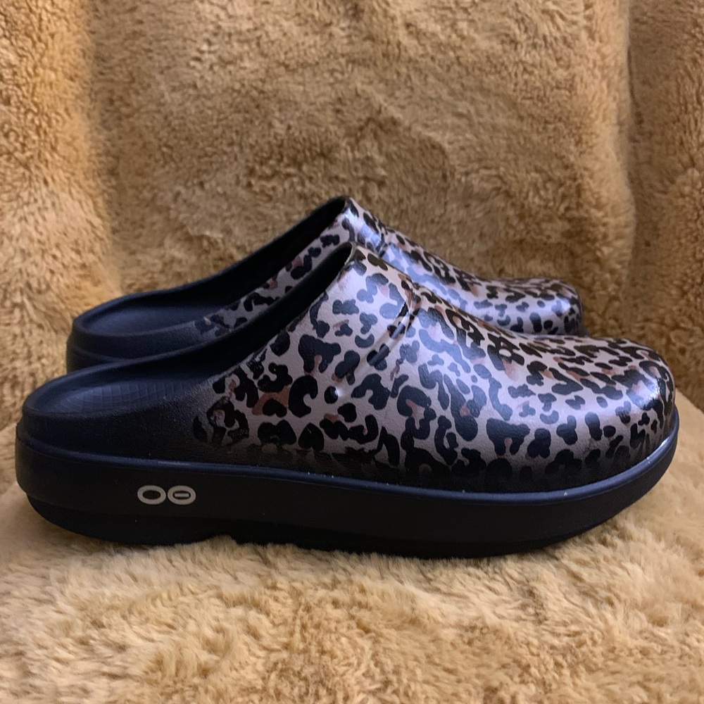 OOFOS Limited Black Leopard Slip On Size 7